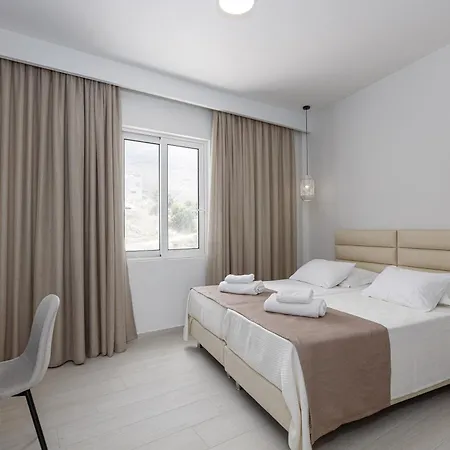 Petres Villa *